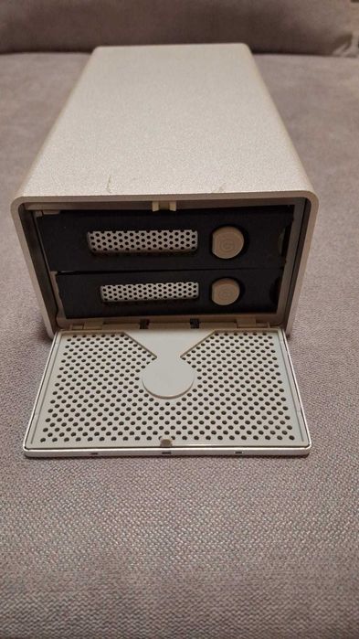 carcasă G-RAID cu Thunderbolt și USB 3, destinată pentru 2 HDD-uri