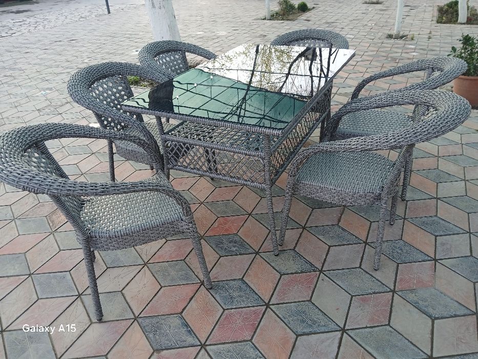 Kletichni stol stullar