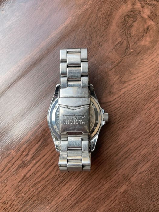 Продам часы invicta