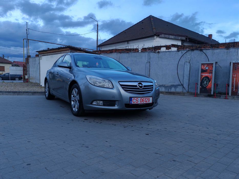 Vând Opel Insignia