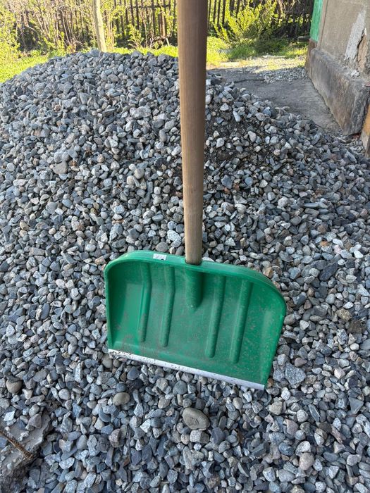 Лопаты вилы тяпки грабли