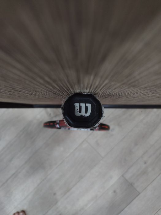 Теннисная ракетка от "Wilson". "Wilson" tennis raketkasi