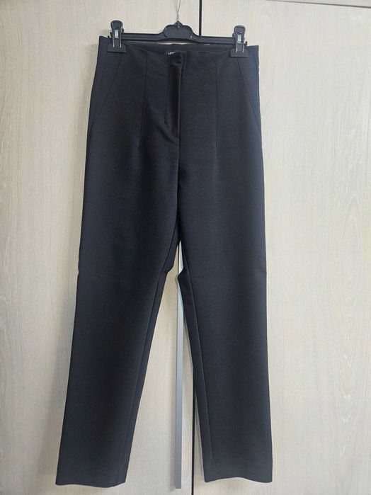 Pantaloni cu pensr marimea 36