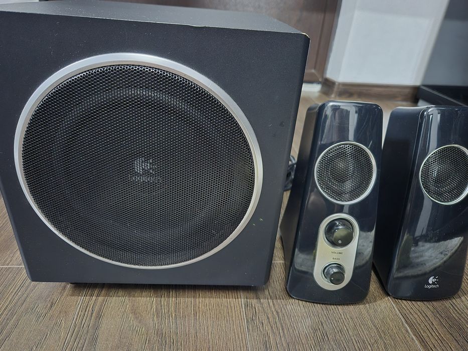 BOXE Logitech 2.1