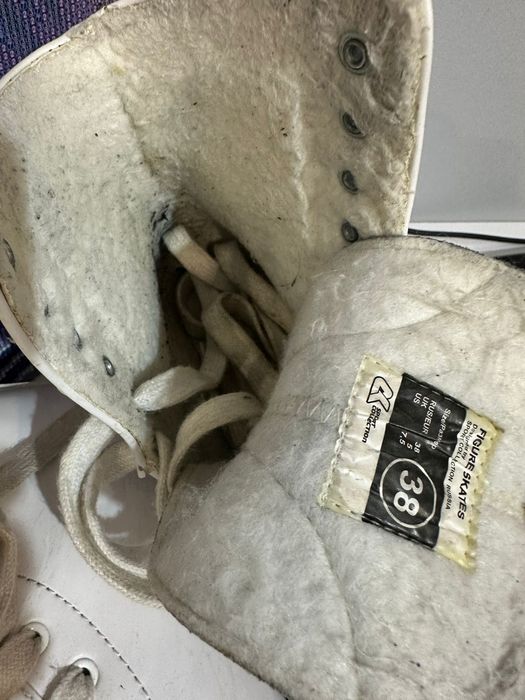 Продам коньки женские