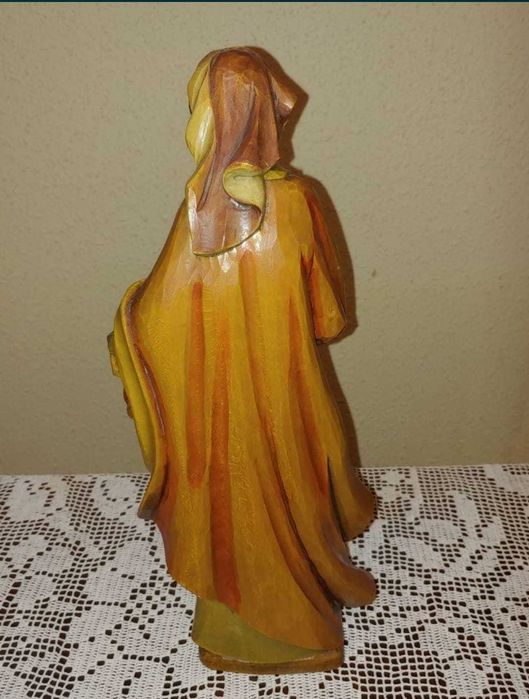 Sculptura în lemn fecioara Maria