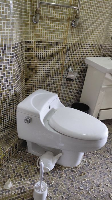 Продам унитазы  в количестве 3 шт