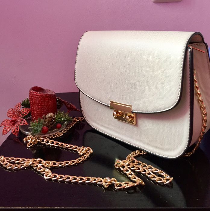 Кокетна дамска чантичка