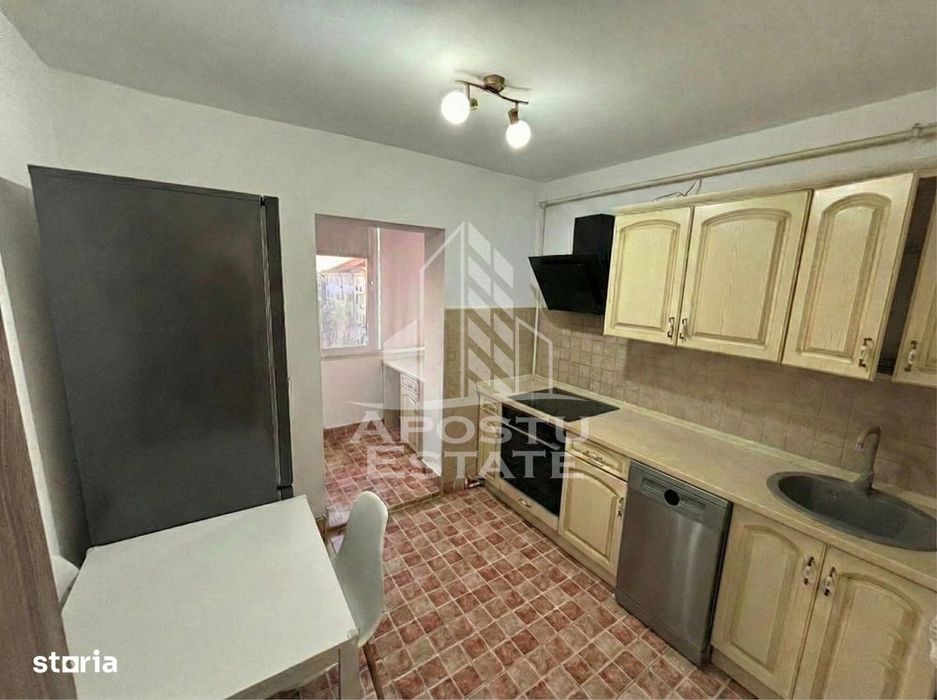 Apartament 3 camere,2 bai, decomandat, renovat, zona Girocului