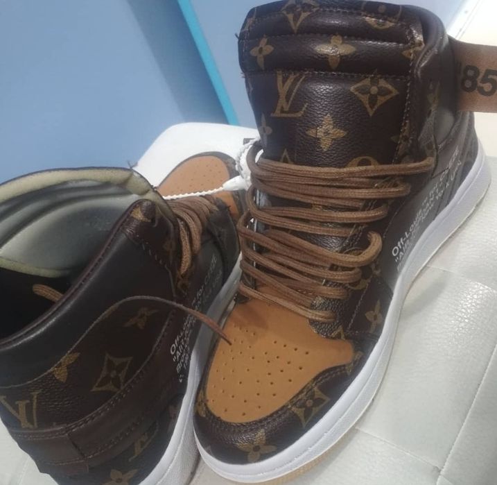 Louis Vuitton кроссовки 37 размер