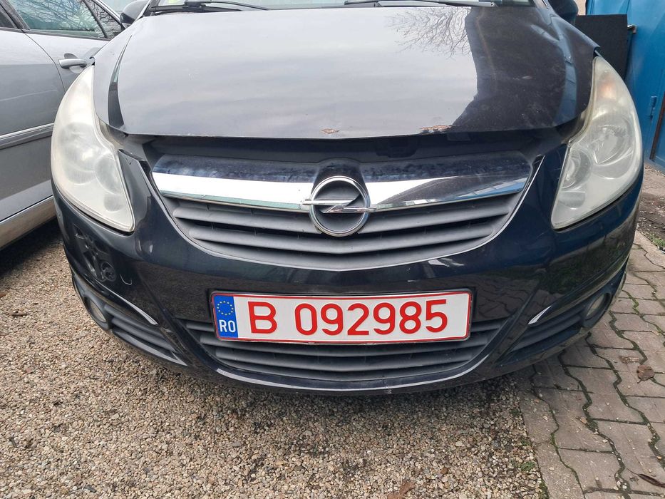 Opel Corsa D, far stanga, capota motor, din dezmembrari auto