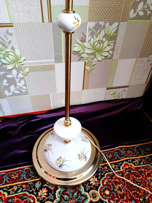 Напольный трехрожковый светильник фарфор СССР.