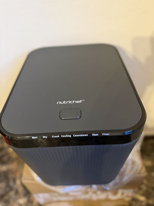 Compostor electric NutriChef 3L, negru, compact, cu functie de zdrobire si uscare