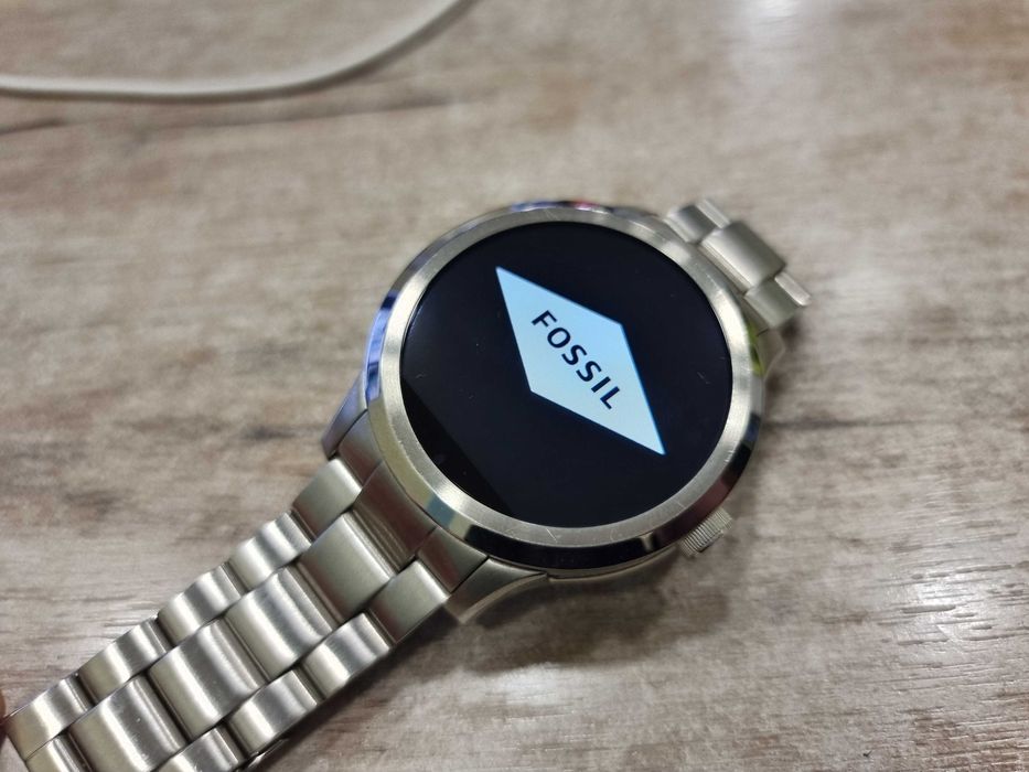 Smartwatch Fossil smart часовник