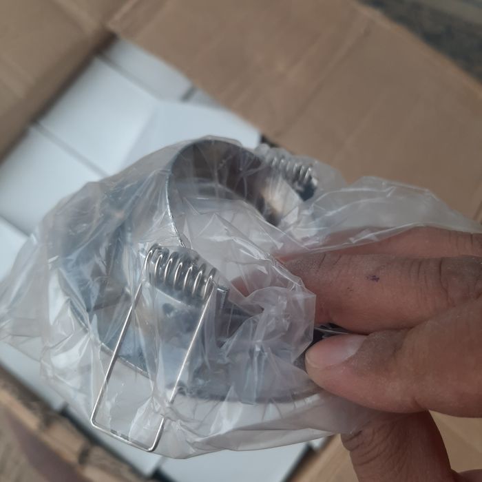 потолок точечные светильники