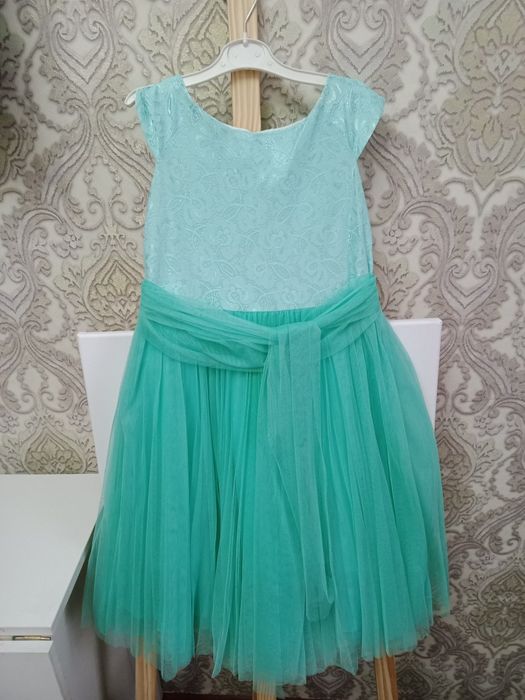 Продам платье для девочки.