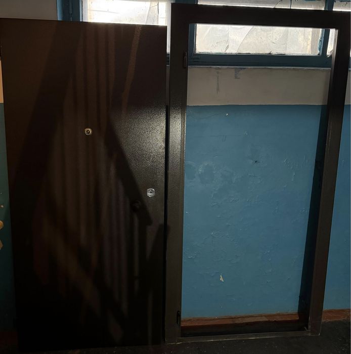 Продается метталическая дверь