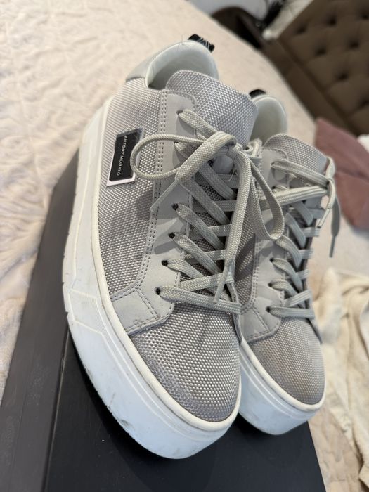 tenesi purtati de 3 ori