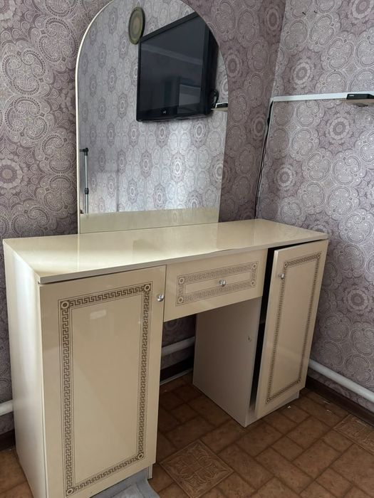 Продам туалетные столики