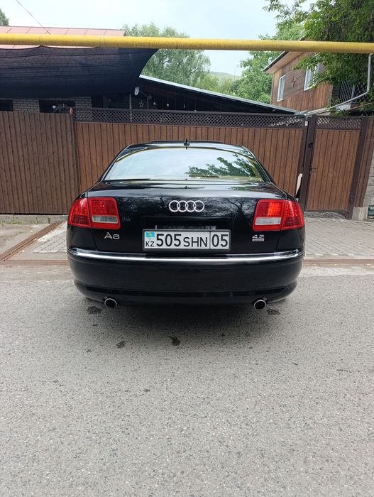 AUDI A8 QUATTRO V8  Full options.