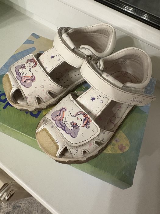Продам сандалики