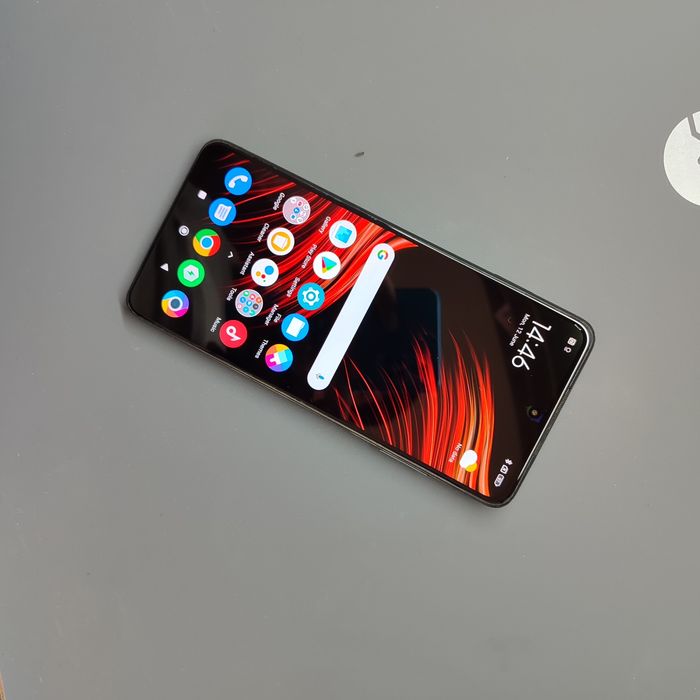 Poco X3 NFC ideal holatda srochni sotiladi