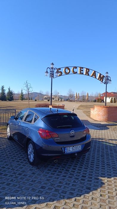 Opel Astra J,  2012