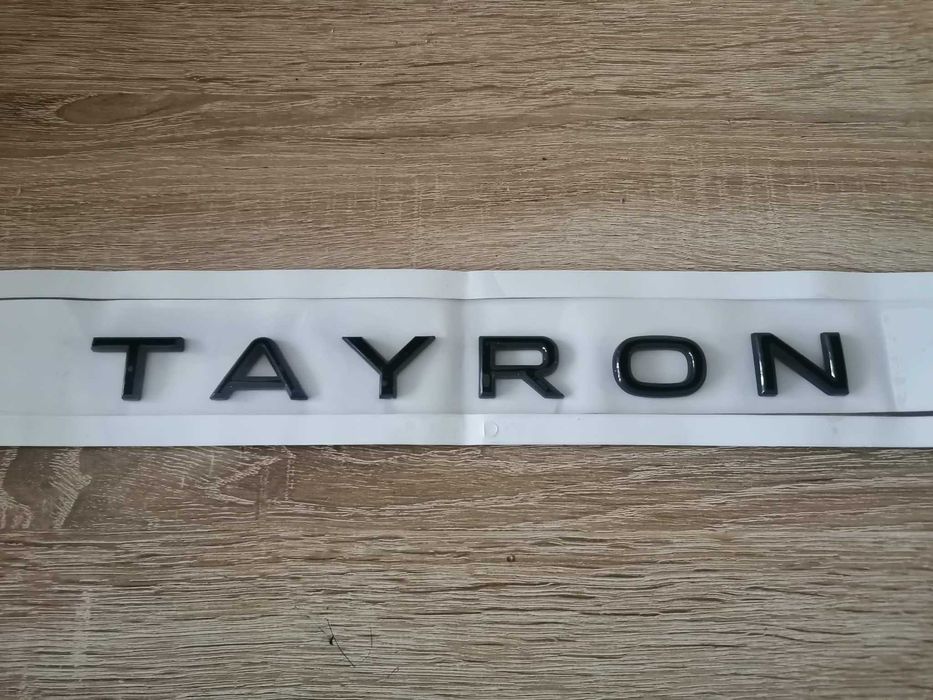черен надпис Volkswagen Tayron