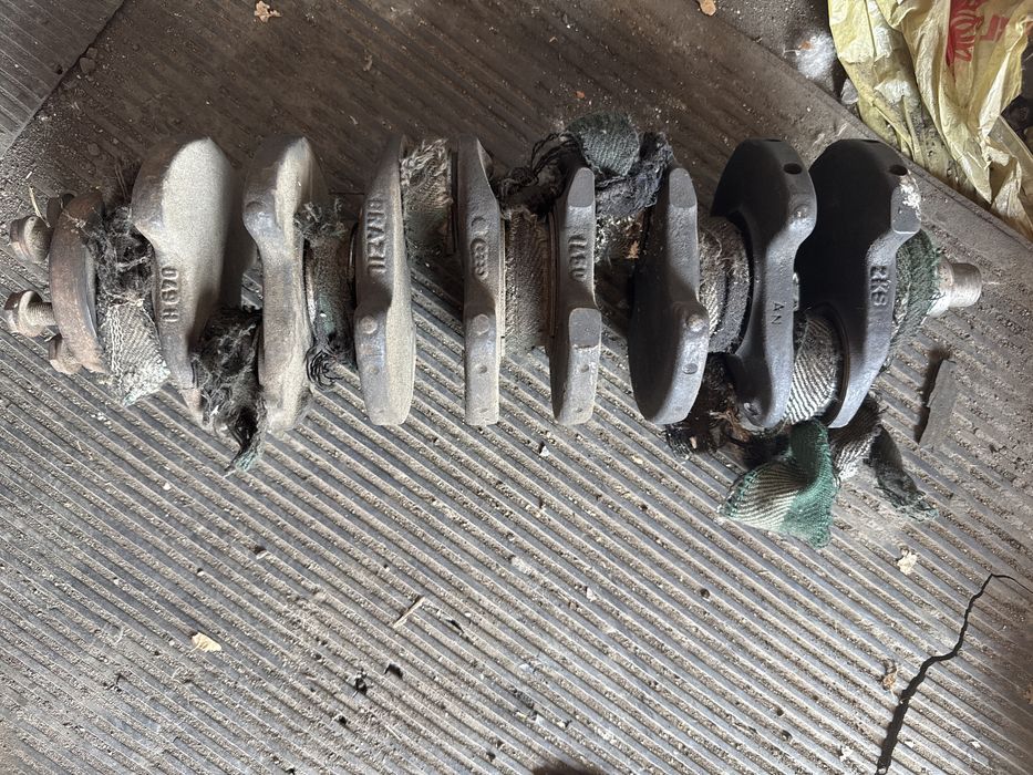 Коленвал 1.8 / 1.6 Audi 80 B3, VW Golf 2/3 Passat B3/B4