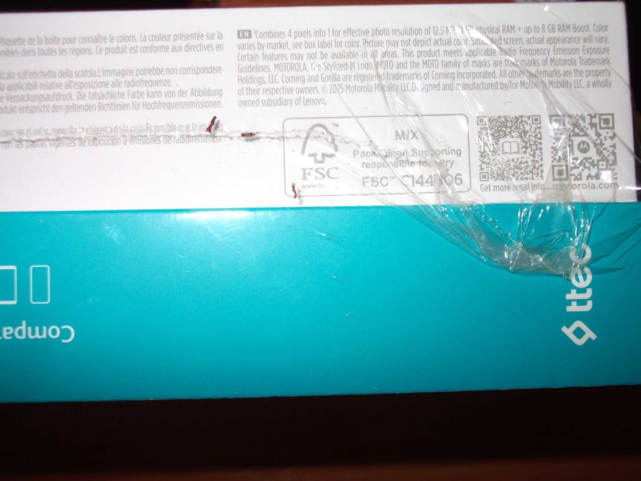 Нов телефон Motorola g 06, с преносимо зарядно, пето поколение.