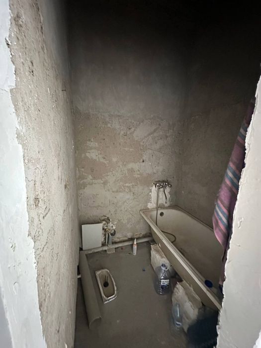 5-mik tomonda 1 xonali uy sotiladi