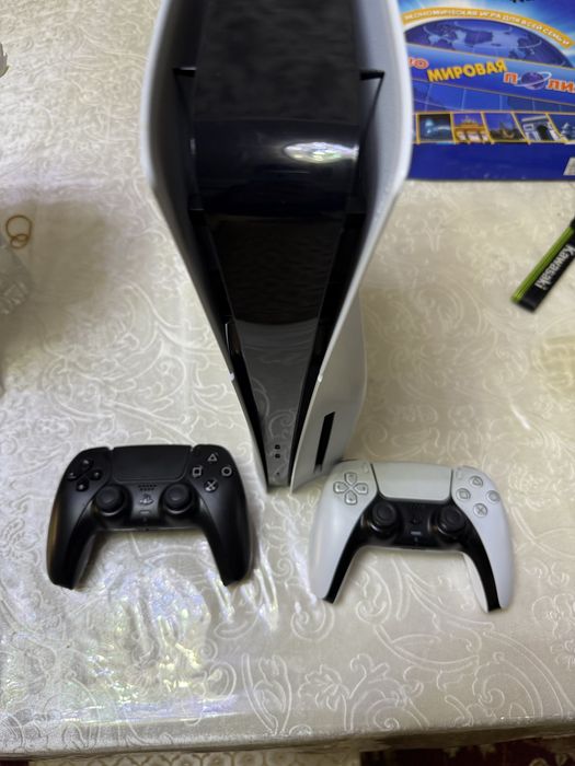 Playstation 5 и 2 джостика