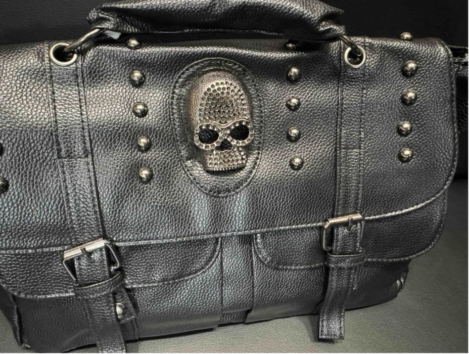 Кожаная сумочка с черепом