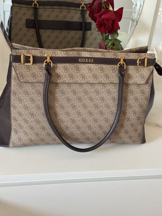 Guess travel bag logo
