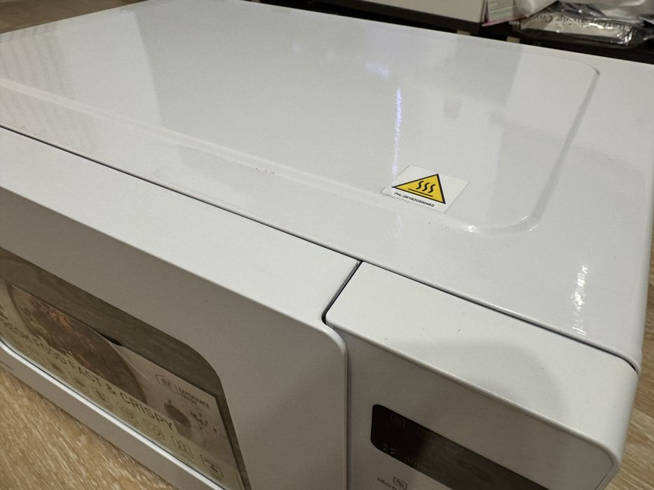 Cuptor microunde cu grill PANASONIC NN-K35NWMEPG, 24l, 900W, alb+CADOU