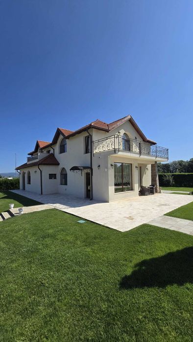 Vilă cu piscină PREMIUM ,1700m2teren ,LUX