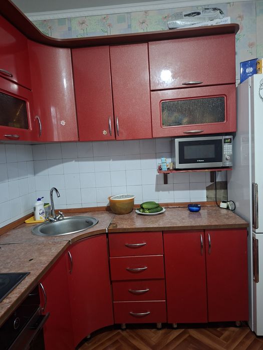 Продам недорого кухонный гарнитур