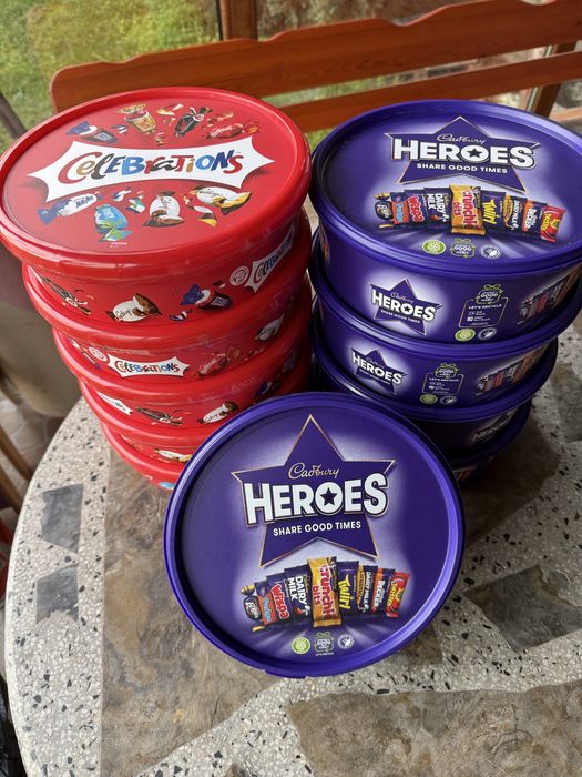 Продавам бонбони Celebrations и Heroes-