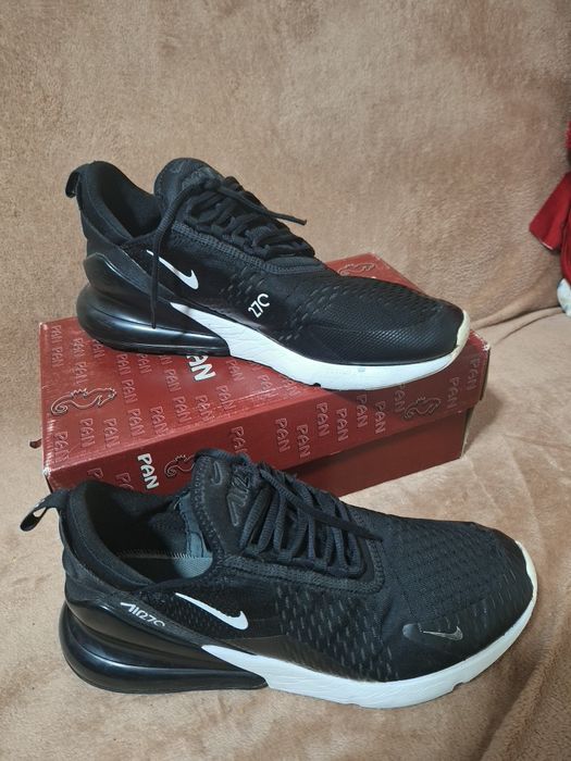 Adidasi nike air
