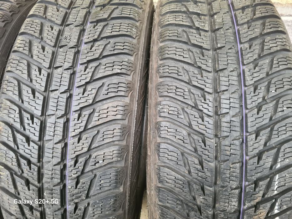 215/70 R16 Nokian