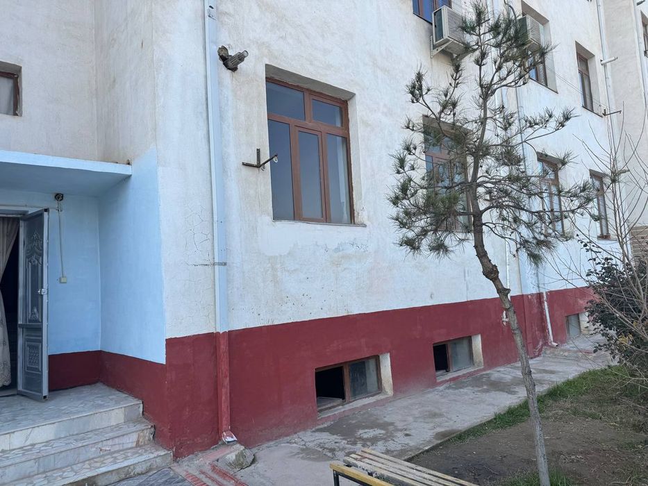 Аэропортдан 19 уйдан 1 каватидан 1 хонали 94 квли янги уй ижарага бери