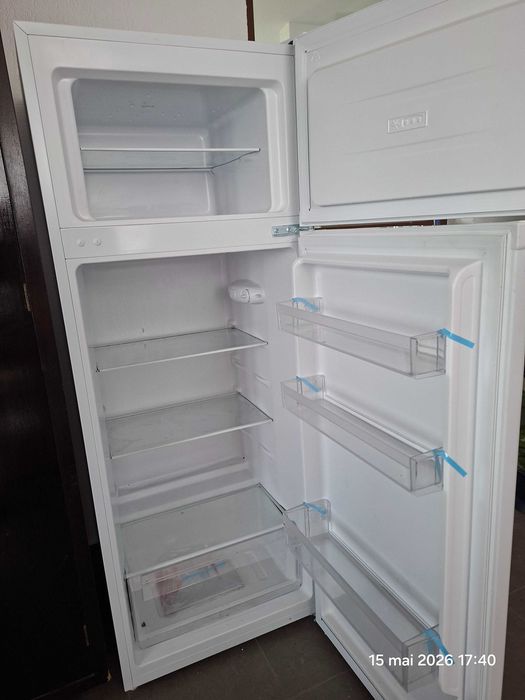 Vanzare frigider cu congelator vortex, pat matrimonial si canapea extensibila
