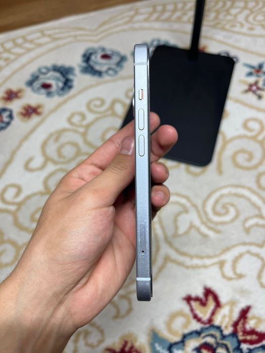 iPhone 15 / 128GB