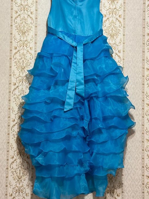 Продам нарядные платья на девочку