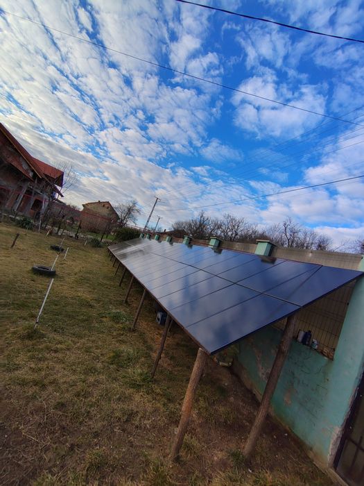 Vând urgent Chit fotovoltaic 5,5 kw, 48v, fără baterii !!!