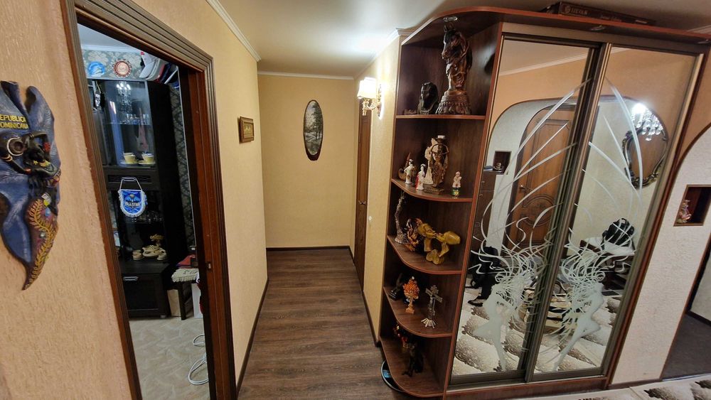 Продам 5-ти комнатную квартиру.