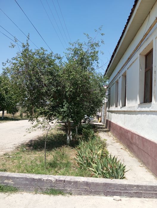 Uy sotiladi hamma sharoiti bor