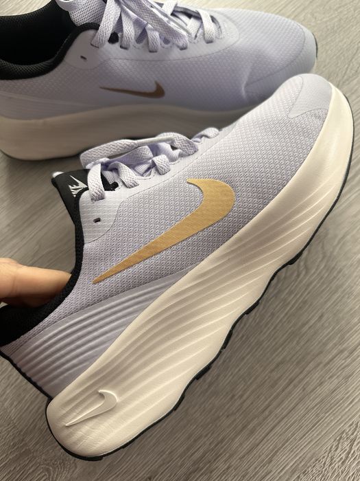 Nike Fitness, marime 40, aproape noi