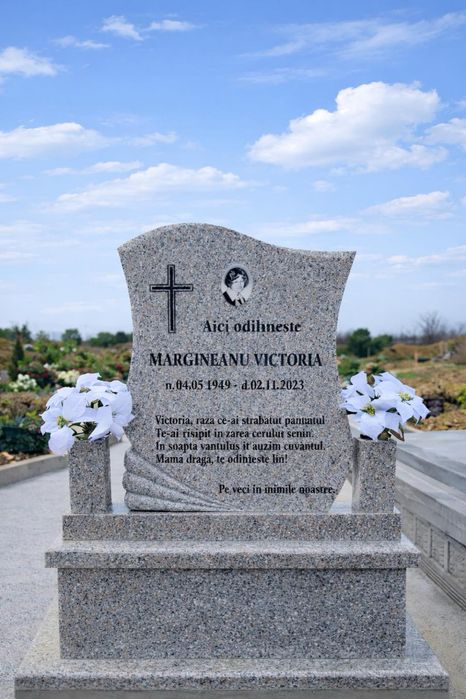 Monument funerar din marmură / granit – realizare la comandă