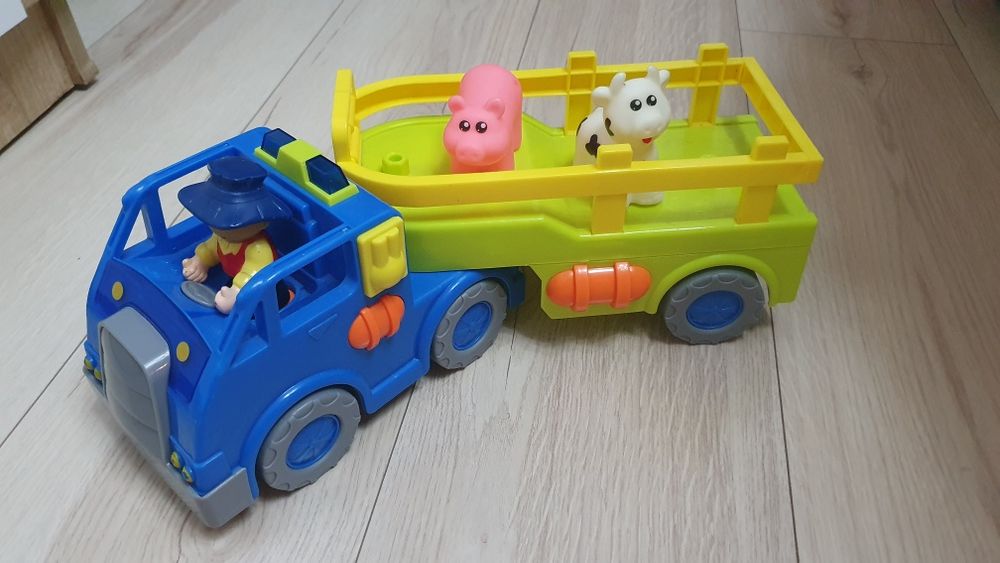 Masina de la ferma cu animale și sunete